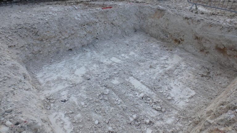 AY631 2270029 768x432